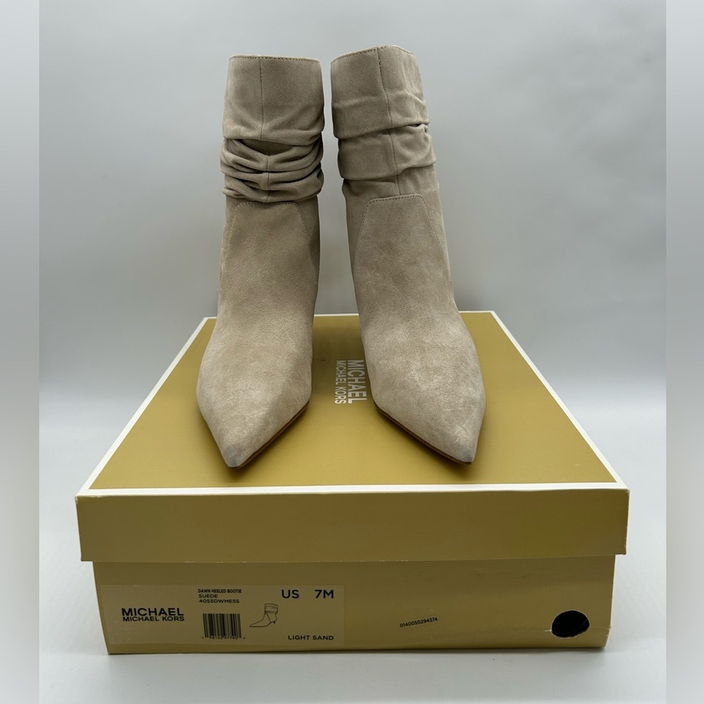 Michael Kors Dawn Suede Heeled Ankle Booties Light Sand Size 7M New With Box - Picture 9 of 13